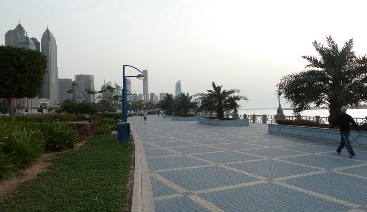 Footing sur la corniche d'Abu Dhabi