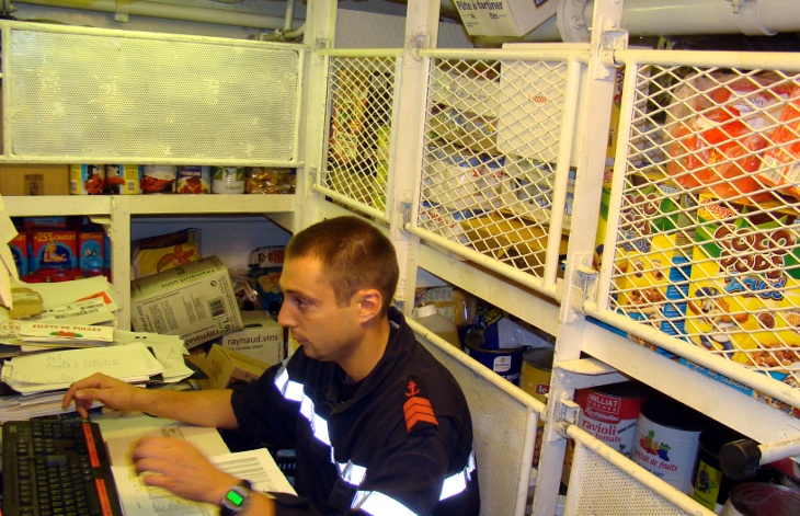 Le commis en cambuse